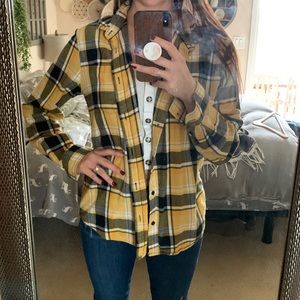 Black and yellow plaid flannel. Small mens. Fits women size medium. Forever 21